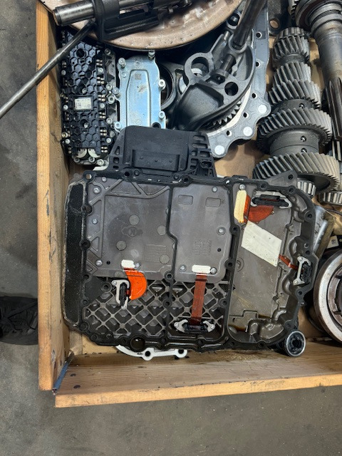 ZF Getriebesteller Oberteil TRAXON Deckel 0501331678 - علبة التروس و قطع الغيار - شاحنة: صورة 4 ZF Getriebesteller Oberteil TRAXON Deckel 0501331678 - علبة التروس و قطع الغيار - شاحنة: صورة 4