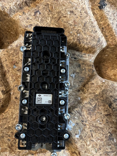 ZF Ventilblock TRAXON Getriebe 0501330550 - علبة التروس و قطع الغيار - شاحنة: صورة 1 ZF Ventilblock TRAXON Getriebe 0501330550 - علبة التروس و قطع الغيار - شاحنة: صورة 1