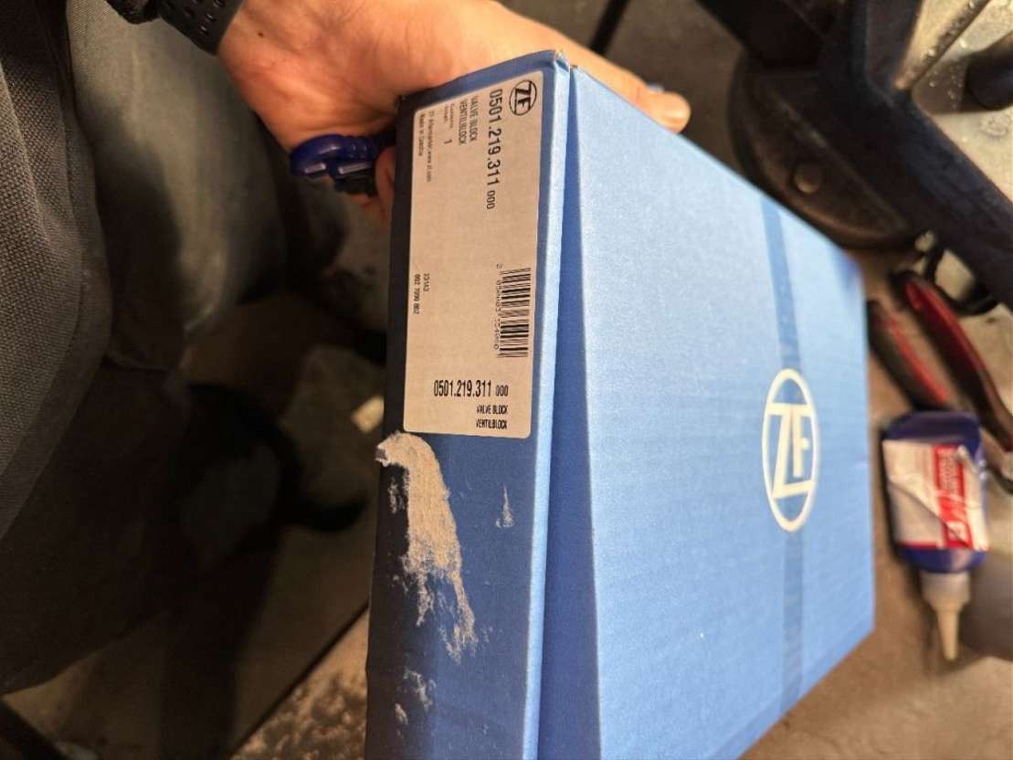 ZF Ventilblock fr 16S Getriebe MAN Iveco - صمام - شاحنة: صورة 1 ZF Ventilblock fr 16S Getriebe MAN Iveco - صمام - شاحنة: صورة 1