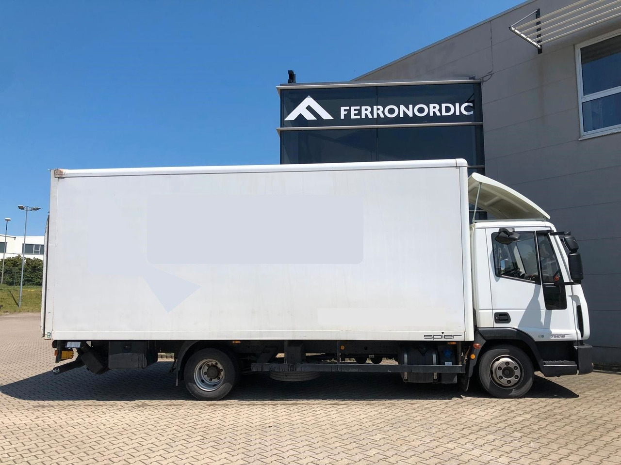 Iveco 75 E 190 Koffer*LBW*Schalter*Blatt/Luft*Klima - شاحنة بصندوق مغلق: صورة 2 Iveco 75 E 190 Koffer*LBW*Schalter*Blatt/Luft*Klima - شاحنة بصندوق مغلق: صورة 2