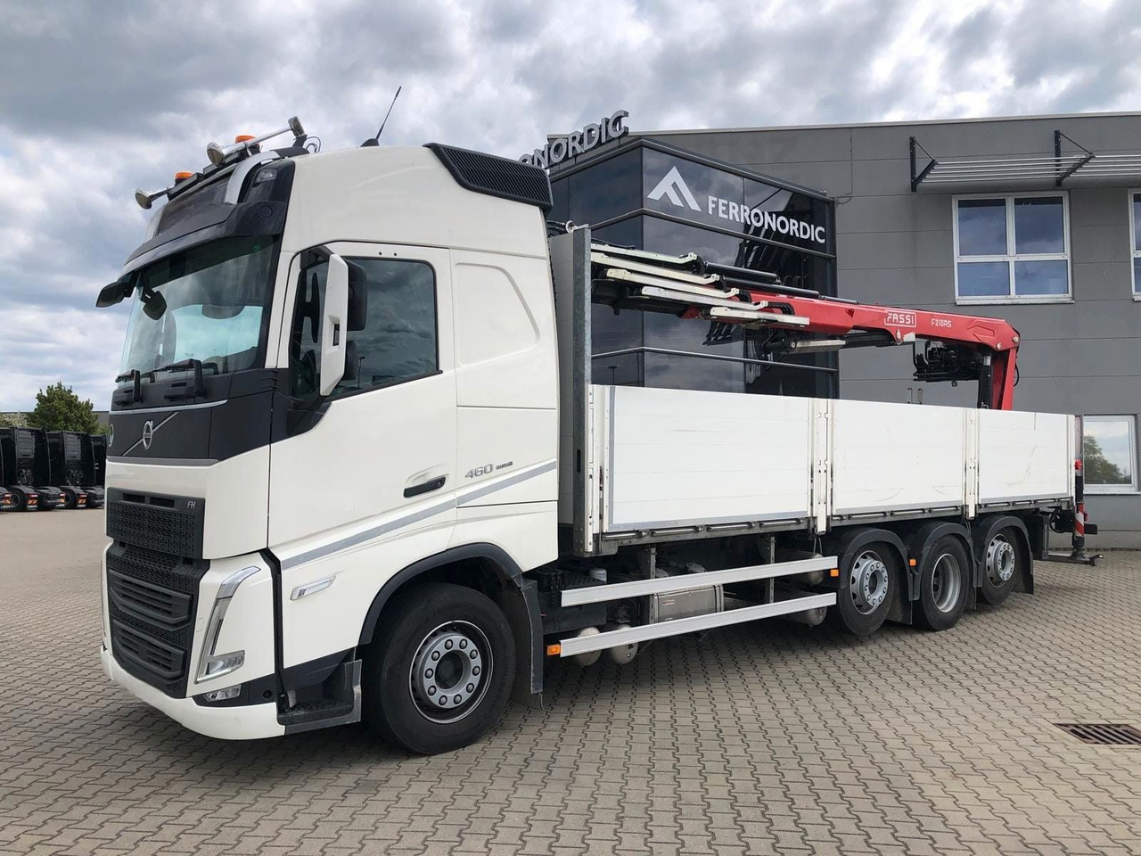 Volvo FH460 8x2 TRIDEM VLA&NLA gelenkt*FASSI F215AS.24 - شاحنة كرين: صورة 4 Volvo FH460 8x2 TRIDEM VLA&NLA gelenkt*FASSI F215AS.24 - شاحنة كرين: صورة 4