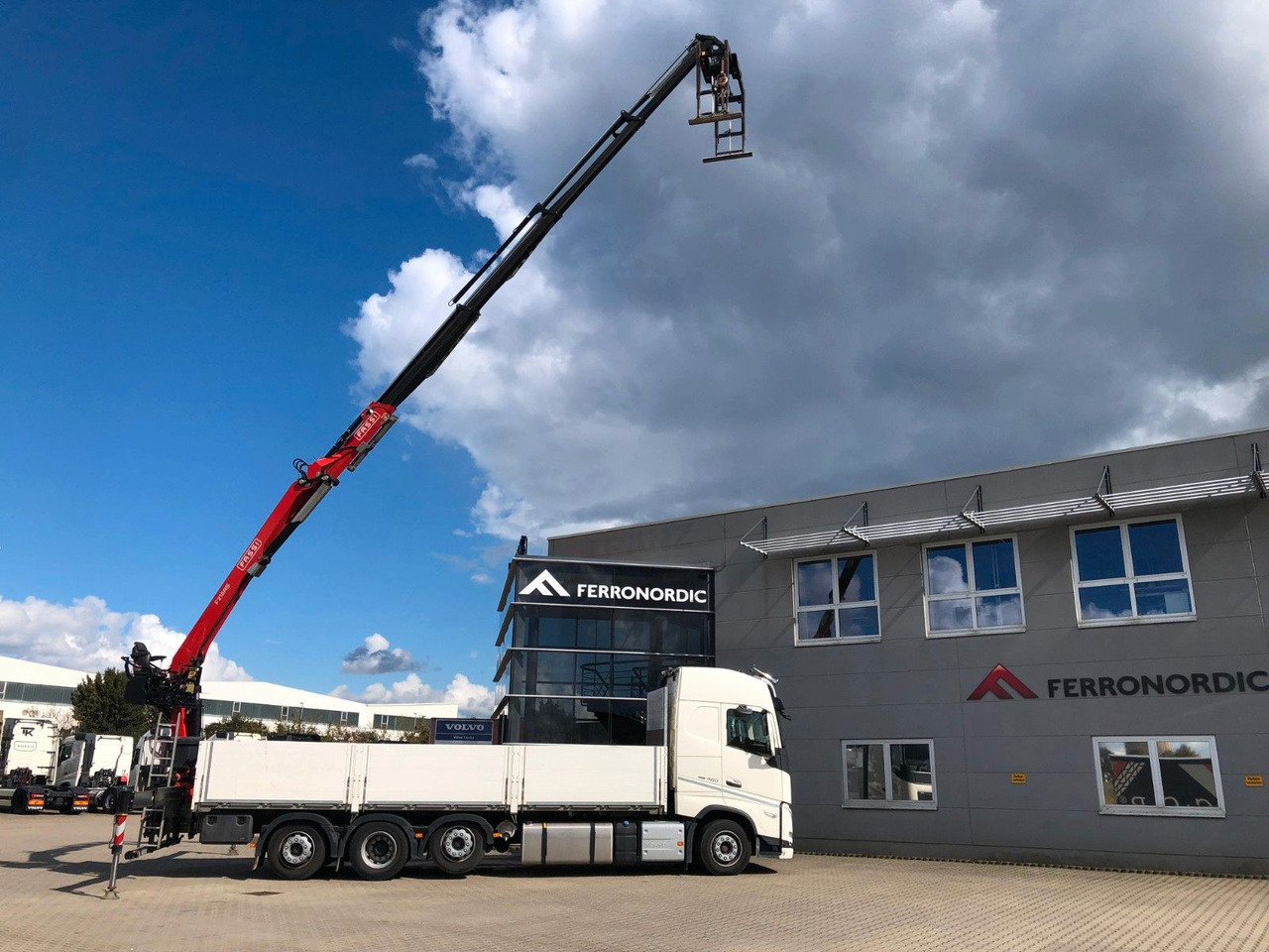 Volvo FH460 8x2 TRIDEM VLA&NLA gelenkt*FASSI F215AS.24 - شاحنات مسطحة, شاحنة كرين: صورة 1 Volvo FH460 8x2 TRIDEM VLA&NLA gelenkt*FASSI F215AS.24 - شاحنات مسطحة, شاحنة كرين: صورة 1