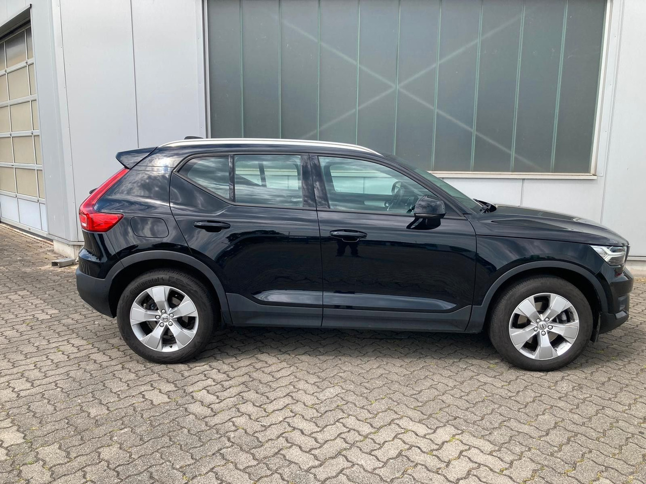 Volvo XC 40 D3 Momentum Pro AWD - سيارة دفع رباعي: صورة 2 Volvo XC 40 D3 Momentum Pro AWD - سيارة دفع رباعي: صورة 2