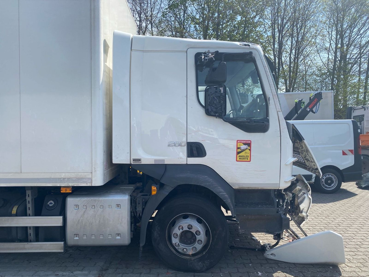 Volvo FL 16.280 Koffer Unfallschaden - شاحنة صندوقية: صورة 2 Volvo FL 16.280 Koffer Unfallschaden - شاحنة صندوقية: صورة 2