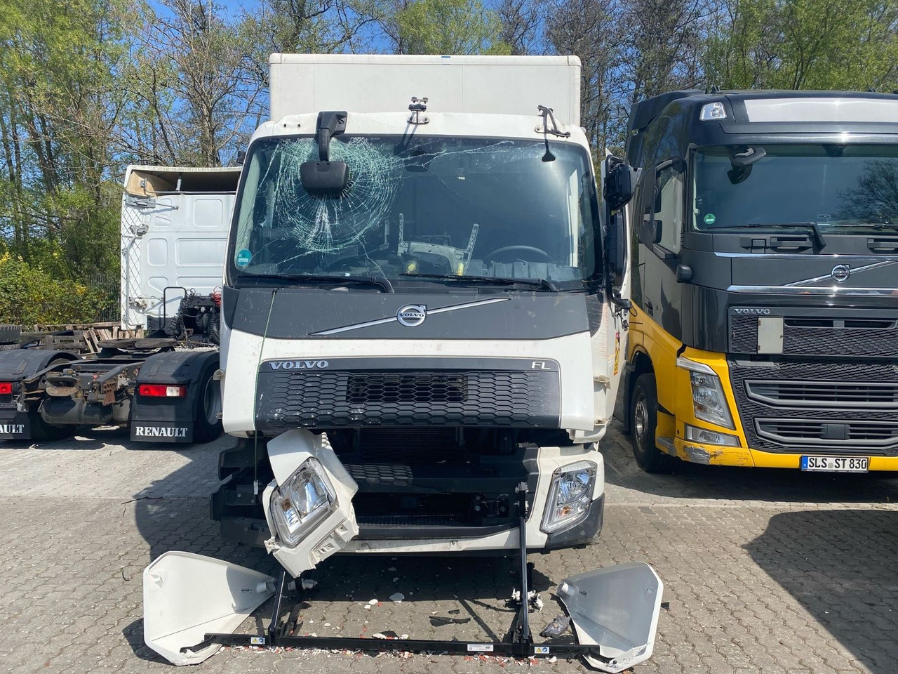 Volvo FL 16.280 Koffer Unfallschaden - شاحنة صندوقية: صورة 1 Volvo FL 16.280 Koffer Unfallschaden - شاحنة صندوقية: صورة 1