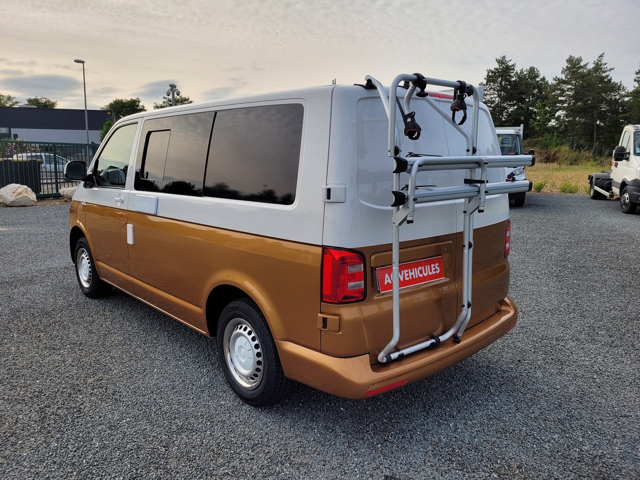VOLKSWAGEN transporter van amenage avec amenagement entierement neuf - كرفان فان: صورة 4 VOLKSWAGEN transporter van amenage avec amenagement entierement neuf - كرفان فان: صورة 4