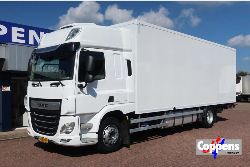 DAF CF 410 Bak+Klep Dhollandia 2.000 kg Slaapcabine - شاحنة صندوقية: صورة 1 DAF CF 410 Bak+Klep Dhollandia 2.000 kg Slaapcabine - شاحنة صندوقية: صورة 1