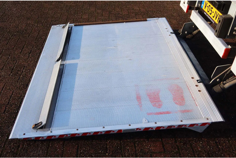 Iveco Daily 35C16 Carrier Xarios 350 Koel+Vries+verwarmen + stekker 220 volt, Dhollandia 750 kg klep - شاحنة توصيل مبردة: صورة 5 Iveco Daily 35C16 Carrier Xarios 350 Koel+Vries+verwarmen + stekker 220 volt, Dhollandia 750 kg klep - شاحنة توصيل مبردة: صورة 5