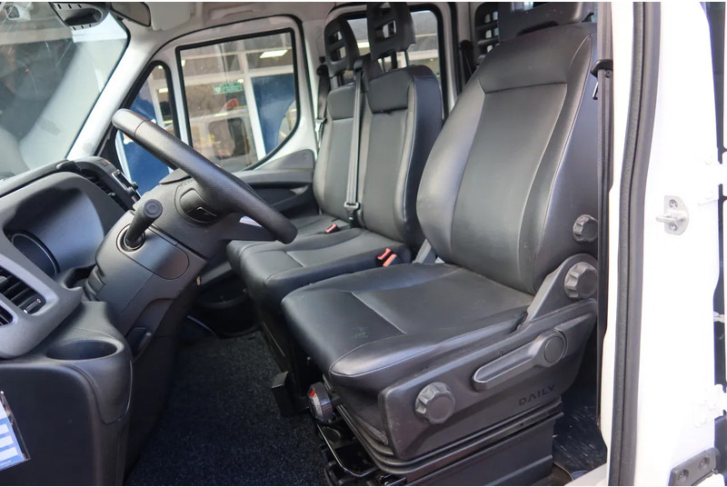 Iveco Daily 35C16 HI Matic Dubbele cabine open 7 persoons uitvoering. Dubbel lucht achter as. 3.0 L motor - شاحنة توصيل مفتوحة, الشاحنات الصغيرة كابينة مزدوجة: صورة 4 Iveco Daily 35C16 HI Matic Dubbele cabine open 7 persoons uitvoering. Dubbel lucht achter as. 3.0 L motor - شاحنة توصيل مفتوحة, الشاحنات الصغيرة كابينة مزدوجة: صورة 4