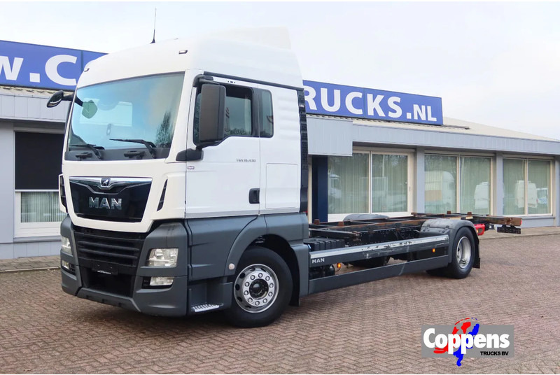 MAN TGX 18 .340 4x2 Full air Chassis, twist locks - شاحنة بهيكل معدني للمقصورة: صورة 1 MAN TGX 18 .340 4x2 Full air Chassis, twist locks - شاحنة بهيكل معدني للمقصورة: صورة 1