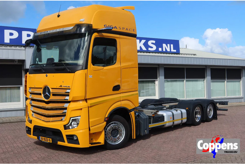 Mercedes-Benz Actros - شاحنة بهيكل معدني للمقصورة: صورة 1 Mercedes-Benz Actros - شاحنة بهيكل معدني للمقصورة: صورة 1
