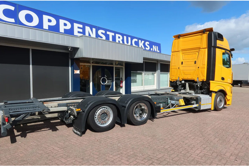 Mercedes-Benz Actros - شاحنة بهيكل معدني للمقصورة: صورة 3 Mercedes-Benz Actros - شاحنة بهيكل معدني للمقصورة: صورة 3