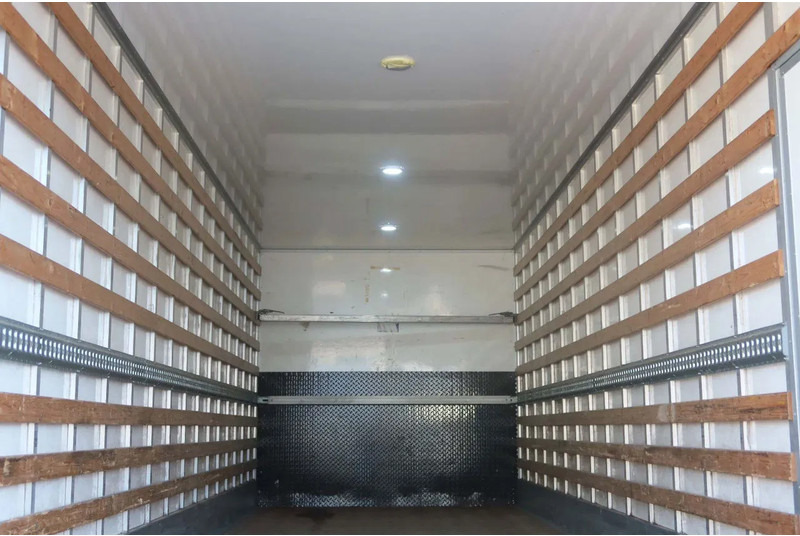 Mercedes-Benz Antos 2127 L Bak+Klep Dhollandia 2.000 kg, Geisoleerd dak - شاحنة صندوقية: صورة 4 Mercedes-Benz Antos 2127 L Bak+Klep Dhollandia 2.000 kg, Geisoleerd dak - شاحنة صندوقية: صورة 4