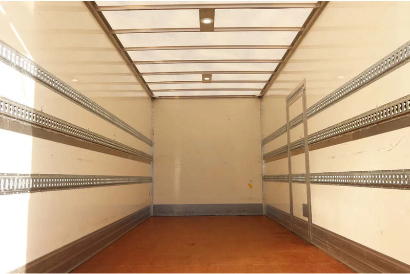Mercedes-Benz Atego 1321L Bakwagen Laadklep 2000kg / 3 Stoelen!! - شاحنة صندوقية: صورة 4 Mercedes-Benz Atego 1321L Bakwagen Laadklep 2000kg / 3 Stoelen!! - شاحنة صندوقية: صورة 4