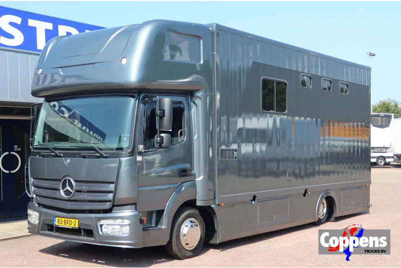 Mercedes-Benz Atego 816 L 3 Paarden/4 Ponies Nieuwe APK + nieuwe accu. - شاحنة نقل خيل: صورة 1 Mercedes-Benz Atego 816 L 3 Paarden/4 Ponies Nieuwe APK + nieuwe accu. - شاحنة نقل خيل: صورة 1