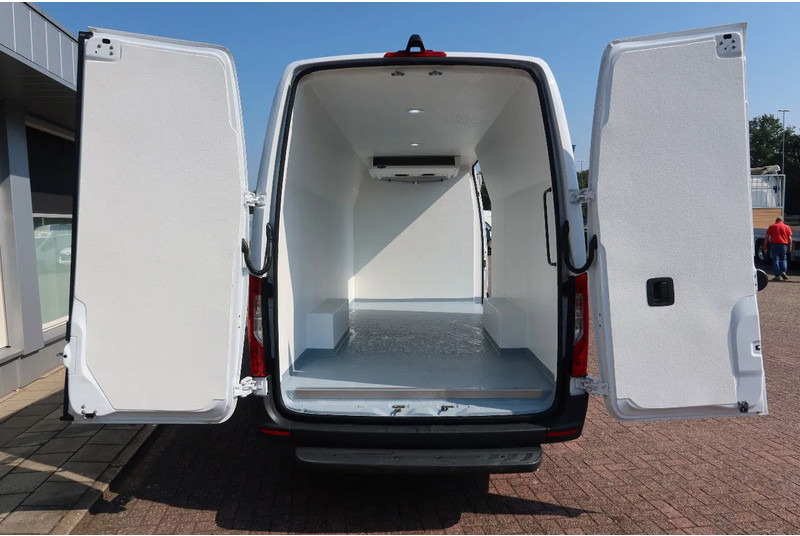 Mercedes-Benz Sprinter 317 Koel/Vries/Verwarmen met nachtaansluiting 220 volt. AUTOMAAT! - شاحنة توصيل مبردة: صورة 4 Mercedes-Benz Sprinter 317 Koel/Vries/Verwarmen met nachtaansluiting 220 volt. AUTOMAAT! - شاحنة توصيل مبردة: صورة 4