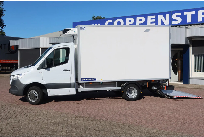Mercedes-Benz Sprinter 516 CDI Koel/Vries + Dhollandia Klep 750 kg Carrier 300 Xarios Dag + nacht 220 Volt - شاحنة توصيل مبردة: صورة 2 Mercedes-Benz Sprinter 516 CDI Koel/Vries + Dhollandia Klep 750 kg Carrier 300 Xarios Dag + nacht 220 Volt - شاحنة توصيل مبردة: صورة 2