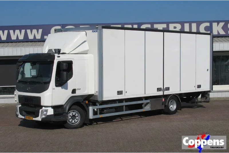Volvo FL 250 Bakwagen + 6 deuren + Laadklep 2000 kg - شاحنة صندوقية: صورة 1 Volvo FL 250 Bakwagen + 6 deuren + Laadklep 2000 kg - شاحنة صندوقية: صورة 1