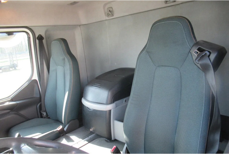 Volvo FL 250 Bakwagen + 6 deuren + Laadklep 2000 kg - شاحنة صندوقية: صورة 5 Volvo FL 250 Bakwagen + 6 deuren + Laadklep 2000 kg - شاحنة صندوقية: صورة 5