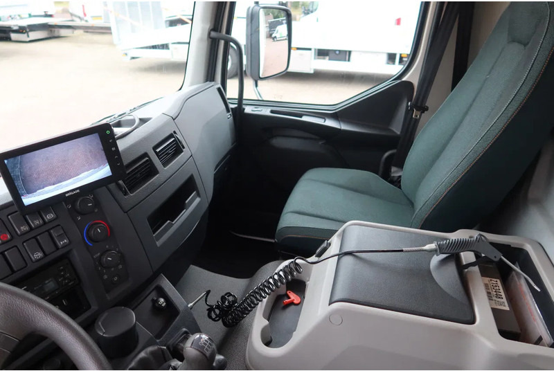 Volvo FL 250 Bakwagen + Dhollandia 1500 kg - شاحنة صندوقية: صورة 5 Volvo FL 250 Bakwagen + Dhollandia 1500 kg - شاحنة صندوقية: صورة 5