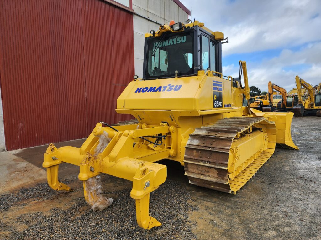 KOMATSU D65PX-17 - بلدوزر: صورة 2 KOMATSU D65PX-17 - بلدوزر: صورة 2