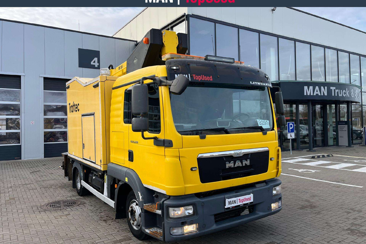 MAN 8.220 4X2 bokštelis(9291) - شاحنة كرين: صورة 2 MAN 8.220 4X2 bokštelis(9291) - شاحنة كرين: صورة 2