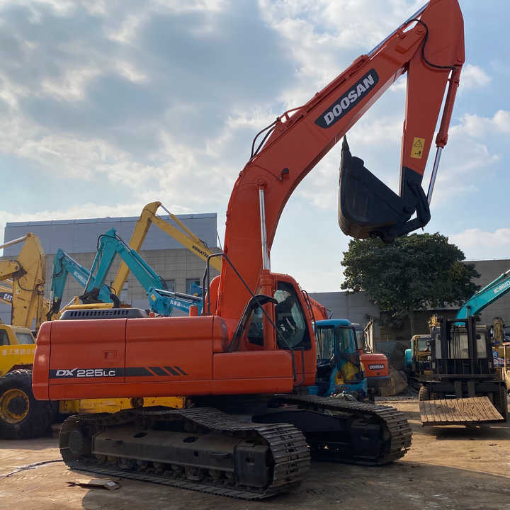 Best Selling DOOSAN excavator machine construction used machinery equipment dx225 DX60 DX70 DH60 DH220 used excavators in stock - حفّار: صورة 1 Best Selling DOOSAN excavator machine construction used machinery equipment dx225 DX60 DX70 DH60 DH220 used excavators in stock - حفّار: صورة 1