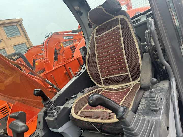 Doosan DX75-9C Used Excavator Crawler Second Hand Korean Engine DX75-9C Small Digger for Home or Farm - حفار زاحف: صورة 5 Doosan DX75-9C Used Excavator Crawler Second Hand Korean Engine DX75-9C Small Digger for Home or Farm - حفار زاحف: صورة 5