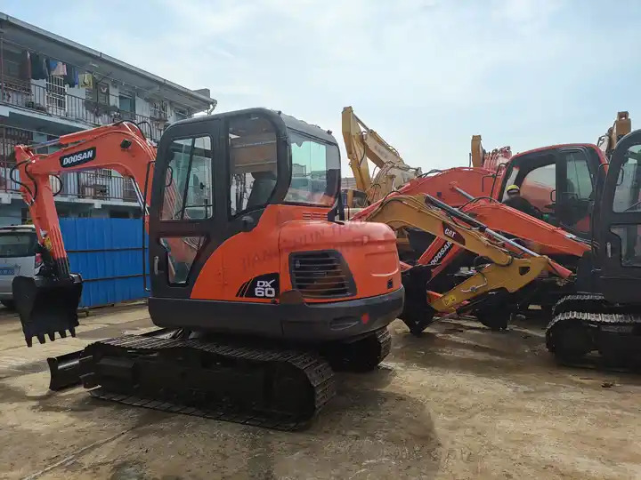 Dx60 Used Crawler Excavator Used Excavator For Sale High Quality ExcavatorDOOSAN DH 55DH55 H-frame - حفّار: صورة 4 Dx60 Used Crawler Excavator Used Excavator For Sale High Quality ExcavatorDOOSAN DH 55DH55 H-frame - حفّار: صورة 4