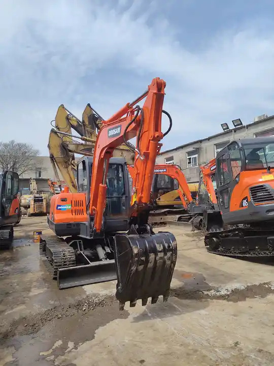 Dx60 Used Crawler Excavator Used Excavator For Sale High Quality ExcavatorDOOSAN DH 55DH55 H-frame - حفّار: صورة 3 Dx60 Used Crawler Excavator Used Excavator For Sale High Quality ExcavatorDOOSAN DH 55DH55 H-frame - حفّار: صورة 3