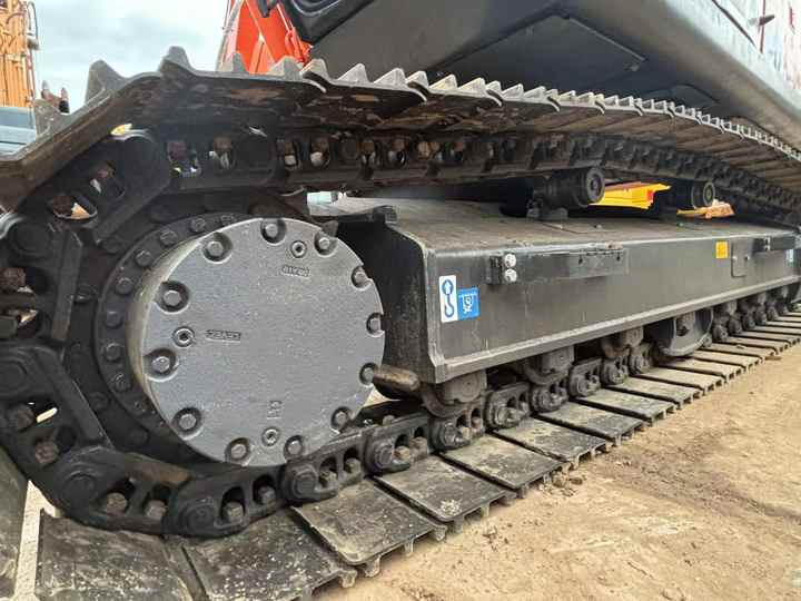 Excavator used Hitachi ZX200 ZX120, excavator original japan Hitachi, excavator original Japan used excavator Hitachi - حفار زاحف: صورة 2 Excavator used Hitachi ZX200 ZX120, excavator original japan Hitachi, excavator original Japan used excavator Hitachi - حفار زاحف: صورة 2
