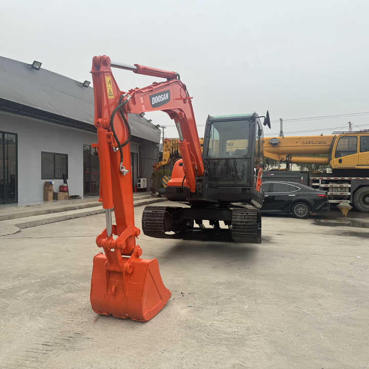 High Quality and Low Price Used Doosan Dx60 Dx75 Dx80 Crawler Excavator in Good Condition 6-ton Mini 6t Excavator for Sale - حفار زاحف: صورة 1 High Quality and Low Price Used Doosan Dx60 Dx75 Dx80 Crawler Excavator in Good Condition 6-ton Mini 6t Excavator for Sale - حفار زاحف: صورة 1