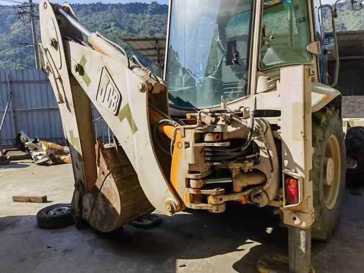 Hot sale Backhoe loader JCB 3CX 4*4 tlb loader UKmade, used cheap JCB 3CX retro loader and digger in good condition - لودر ذو محراث خلفي/ باكهو: صورة 4 Hot sale Backhoe loader JCB 3CX 4*4 tlb loader UKmade, used cheap JCB 3CX retro loader and digger in good condition - لودر ذو محراث خلفي/ باكهو: صورة 4