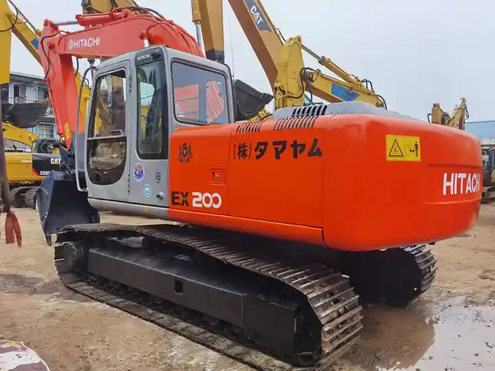 Japan Made Used Excavator Hitachi Ex200-1,Ex200 With Good Condition And Best Price Excavator Machine in Shanghai - حفار زاحف: صورة 5 Japan Made Used Excavator Hitachi Ex200-1,Ex200 With Good Condition And Best Price Excavator Machine in Shanghai - حفار زاحف: صورة 5
