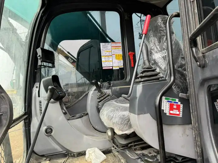 Large Second-Hand Excavators Kobelco Sk200 SK210 20ton with EPA and CE on Sale in Japan - حفّار: صورة 5 Large Second-Hand Excavators Kobelco Sk200 SK210 20ton with EPA and CE on Sale in Japan - حفّار: صورة 5