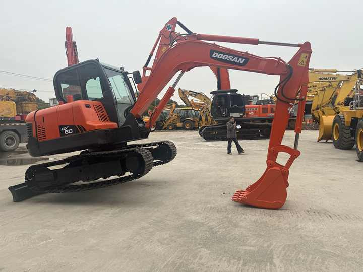 Nice Performance 6t Small Used Excavator,Original Korea Doosan Used Excavators Doosan Dx60 for Sale - حفار زاحف: صورة 3 Nice Performance 6t Small Used Excavator,Original Korea Doosan Used Excavators Doosan Dx60 for Sale - حفار زاحف: صورة 3