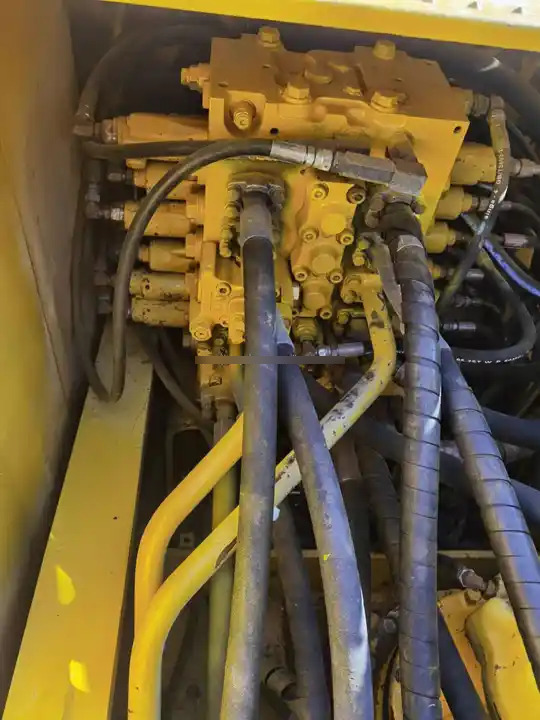 Original Design Pc200-8 Komatsu Used Excavator For Sale In Good Condition Original Paint 20 Ton Low Working Hours Factory Price - حفّار: صورة 5 Original Design Pc200-8 Komatsu Used Excavator For Sale In Good Condition Original Paint 20 Ton Low Working Hours Factory Price - حفّار: صورة 5