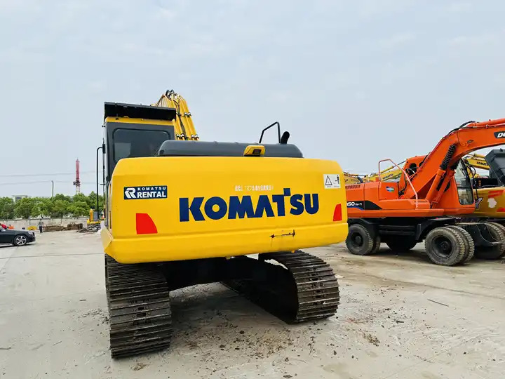 Original Japan Used Crawler Excavator Komatsu Pc200lc-7 Pc220lc-7 A/c Cabin In Shanghai - حفار زاحف: صورة 5 Original Japan Used Crawler Excavator Komatsu Pc200lc-7 Pc220lc-7 A/c Cabin In Shanghai - حفار زاحف: صورة 5
