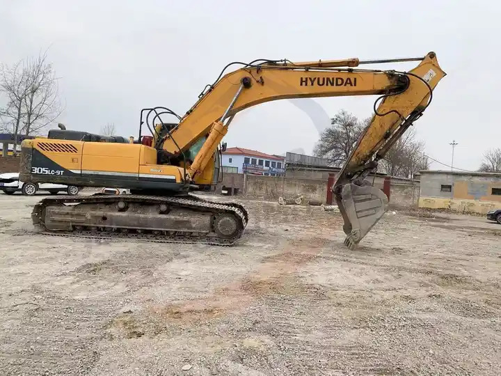 Original Korea Used Excavator Hyundai 305lc-9t In Stock 90%new Second Hand Hyundai 305lc-9t Digger In Good Condition on sale - حفار زاحف: صورة 4 Original Korea Used Excavator Hyundai 305lc-9t In Stock 90%new Second Hand Hyundai 305lc-9t Digger In Good Condition on sale - حفار زاحف: صورة 4