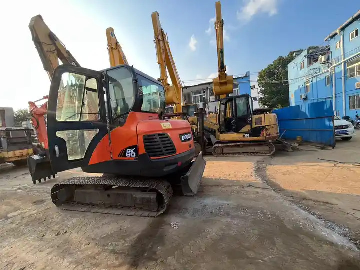 Original Top Sale High Performance Slightly Used Doosan Dx60 Tracked Excavator For Landscaping In Shanghai - حفار زاحف: صورة 4 Original Top Sale High Performance Slightly Used Doosan Dx60 Tracked Excavator For Landscaping In Shanghai - حفار زاحف: صورة 4