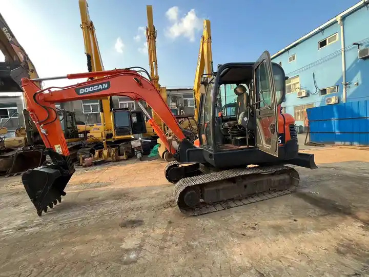Original Top Sale High Performance Slightly Used Doosan Dx60 Tracked Excavator For Landscaping In Shanghai - حفار زاحف: صورة 3 Original Top Sale High Performance Slightly Used Doosan Dx60 Tracked Excavator For Landscaping In Shanghai - حفار زاحف: صورة 3