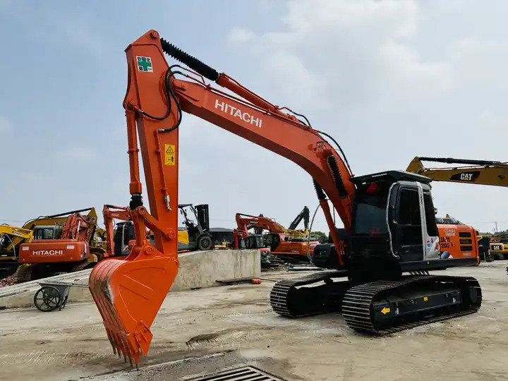 Slightly Used 20 Ton Tracked Excavator Hitachi Zx200-3 With Isuzu Ai-4hk1x Diesel Engine In Shanghai - حفار زاحف: صورة 3 Slightly Used 20 Ton Tracked Excavator Hitachi Zx200-3 With Isuzu Ai-4hk1x Diesel Engine In Shanghai - حفار زاحف: صورة 3