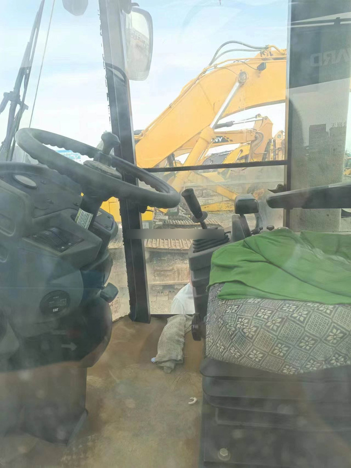 Used CAT CS76XT for sale Second hand caterpillar roller in good condition high brand quality, affordable and in stock - ضاغطة التربة: صورة 4 Used CAT CS76XT for sale Second hand caterpillar roller in good condition high brand quality, affordable and in stock - ضاغطة التربة: صورة 4