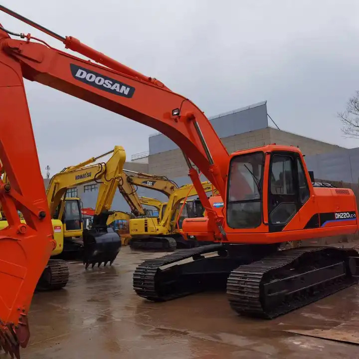Used Doosan DH220-7 excavator on sale with manual engine made in Korea - حفار زاحف: صورة 2 Used Doosan DH220-7 excavator on sale with manual engine made in Korea - حفار زاحف: صورة 2