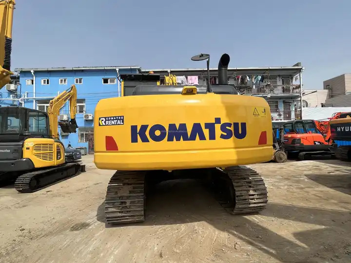 Used KOMATSU PC200-8 digger ,20ton komatsu pc200-8 excavator,komatsu pc200 original japan surplus in good condition - حفار زاحف: صورة 4 Used KOMATSU PC200-8 digger ,20ton komatsu pc200-8 excavator,komatsu pc200 original japan surplus in good condition - حفار زاحف: صورة 4