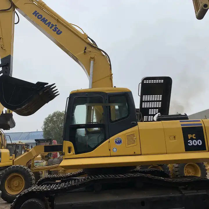 Used Komatsu excavator Pc300-7 in good condition for sale - حفار زاحف: صورة 5 Used Komatsu excavator Pc300-7 in good condition for sale - حفار زاحف: صورة 5