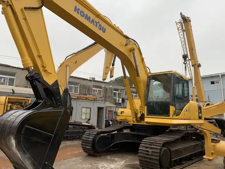 Used Komatsu excavator Pc300-7 in good condition for sale - حفار زاحف: صورة 4 Used Komatsu excavator Pc300-7 in good condition for sale - حفار زاحف: صورة 4