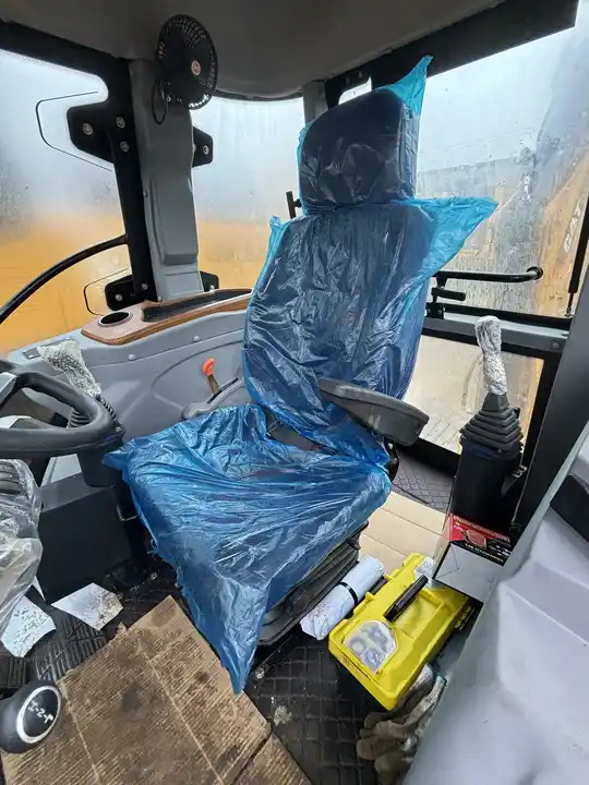 Used caterpillar backhoe loader CAT 420F2 in good condition for sale - لودر ذو محراث خلفي/ باكهو: صورة 5 Used caterpillar backhoe loader CAT 420F2 in good condition for sale - لودر ذو محراث خلفي/ باكهو: صورة 5