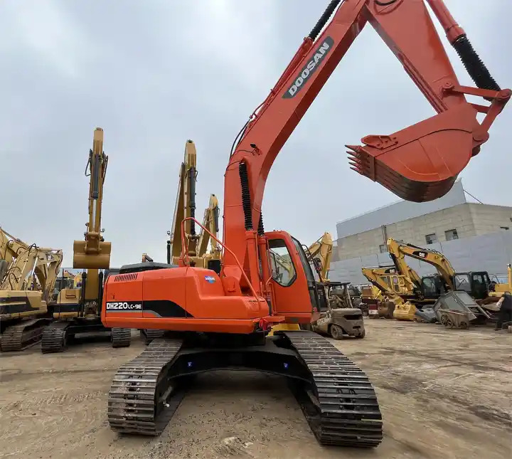 Used original Korea Doosan 20 ton excavator with cheap price and good condition DOOSAN Dx220LC-9e - حفار زاحف: صورة 5 Used original Korea Doosan 20 ton excavator with cheap price and good condition DOOSAN Dx220LC-9e - حفار زاحف: صورة 5
