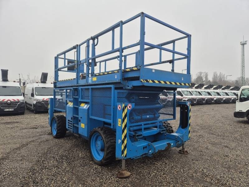 Genie GS4390 - 15,11m, diesel, 4x4 - مرفاع مقصي: صورة 1 Genie GS4390 - 15,11m, diesel, 4x4 - مرفاع مقصي: صورة 1
